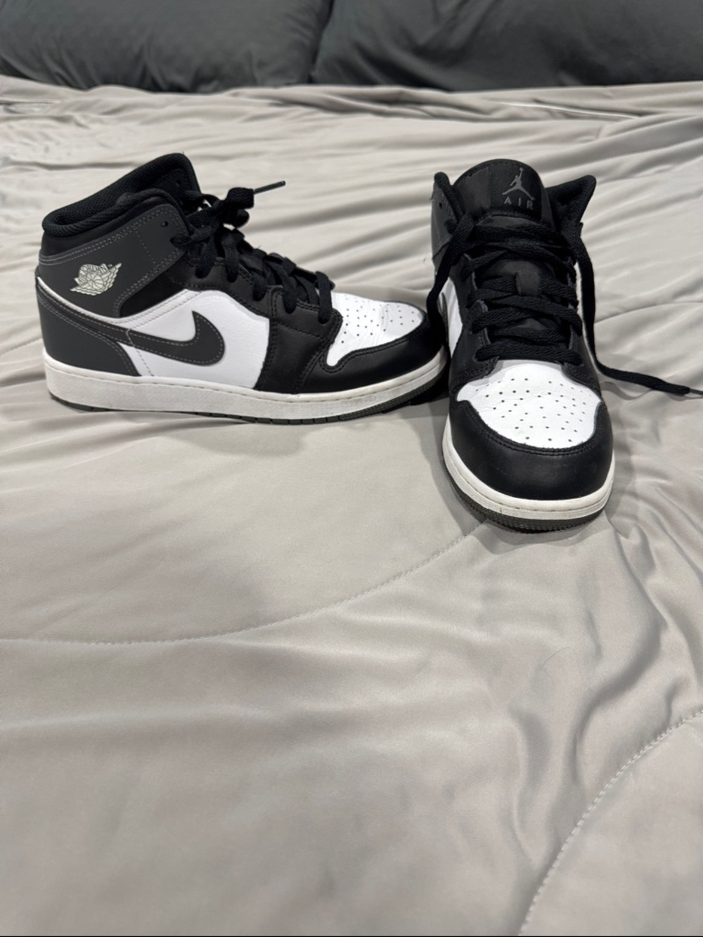 Nike Air Jordan 1 Mid - Black & White